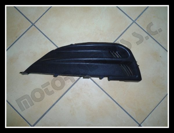 plastik_przedni_lewy_pod_siedzeniem_zlo5503