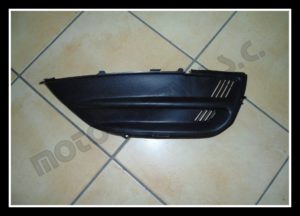 plastik_przedni_prawy_pod_siedzeniem_zlo5504