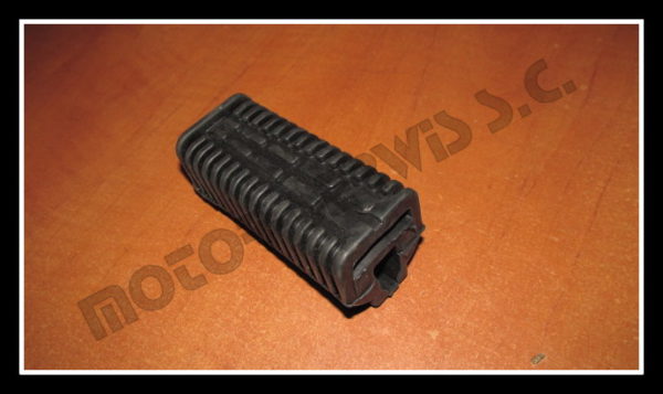podnozek_kierowcy_guma_romet_z50_02-wbxb4-351014-0000_1