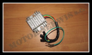 regulator_napiecia_4t_motorowery_5pinow_moretti0044