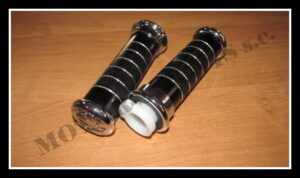 manetki_kierownicy_ryflowane_z_rolgazem_22mm_aw56041